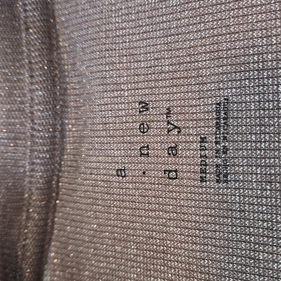 A NEW DAY WOMEN'S METALLIC TAUPE LONG SLEEVE SIZE M - Picture 8 of 8